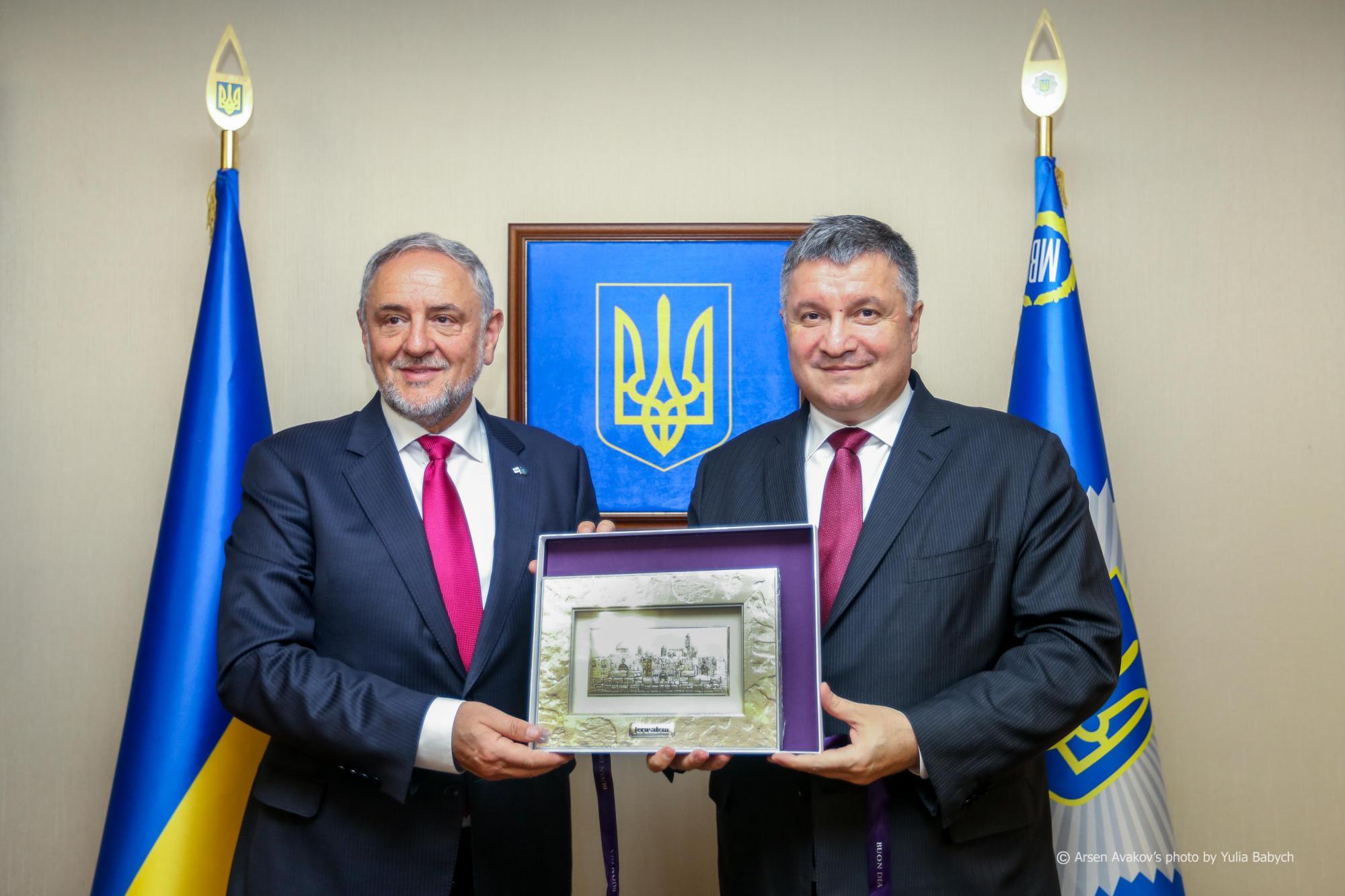 Гончарук назвав рішення залишити Авакова в уряді "одним із найскладніших" - Цензор.НЕТ 2886