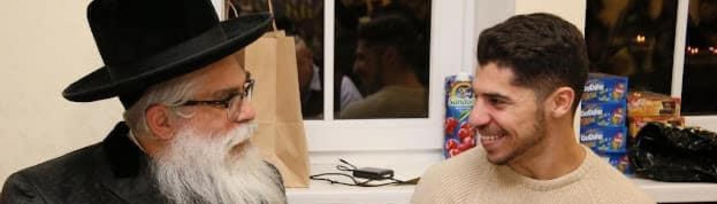Игрок «Шахтера» и сборной Израиля Манор Соломон отпраздновал Хануку в синагоге на Подоле