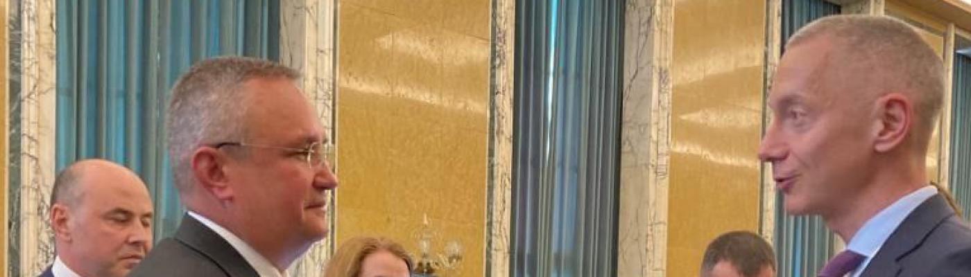 Во время саммита Еврокомиссии в Бухаресте Борис Ложкин поблагодарил премьер-министра Румынии Николае Чукэ за помощь Украине