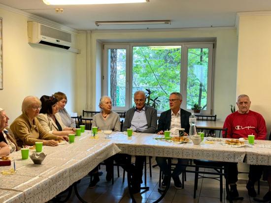 Международный день добрых дел посол Израиля в Украине Михаэль Бродский провел с жильцами Дома компактного проживания для пожилых евреев